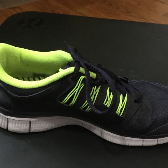 Nike Running Shoes - Picture 2 of 8